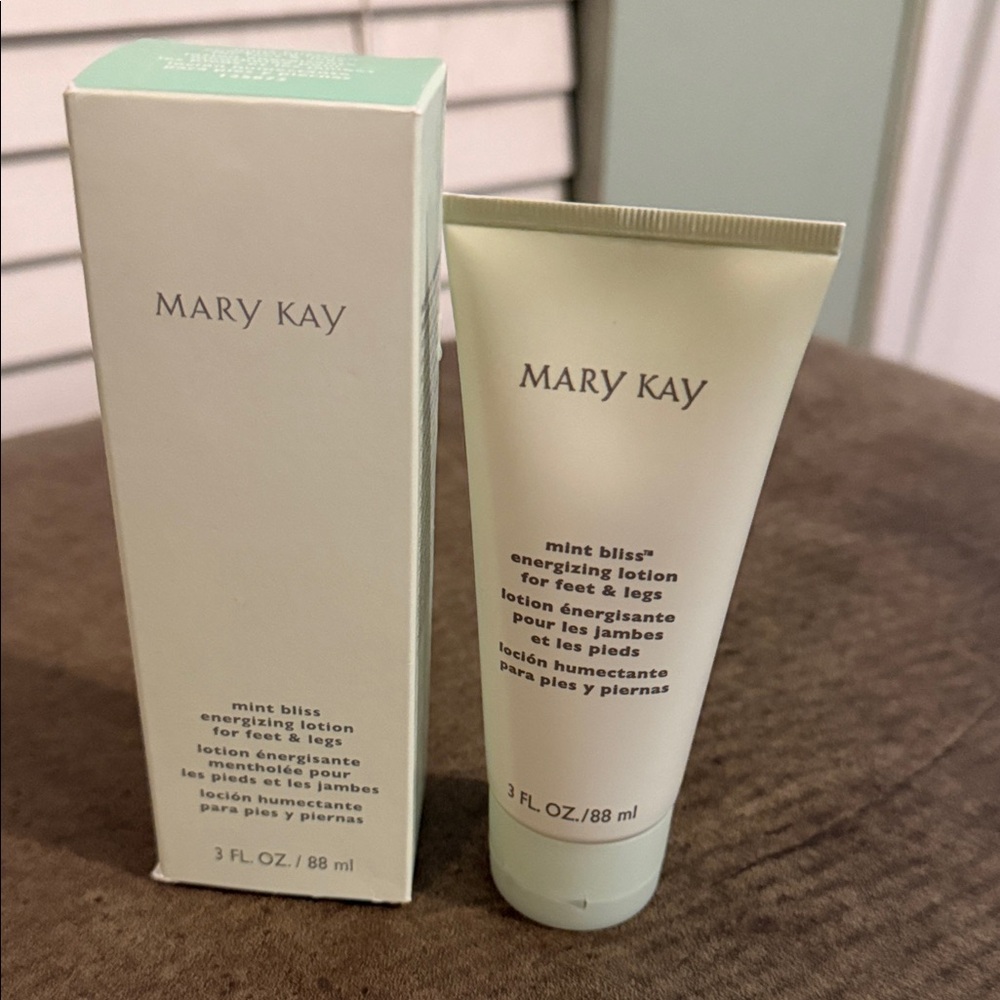 New! Mary Kay Mint Bliss Energizing Lotion - Soft Green